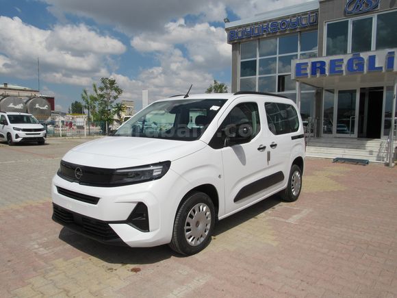 BÜYÜKSOYLU'DAN 2026 MODEL SIFIR OPEL COMBO 1.5 D ESENTİAL 130 HP