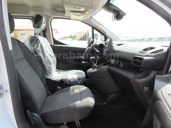 BÜYÜKSOYLU'DAN 2026 MODEL SIFIR OPEL COMBO 1.5 D ESENTİAL 130 HP
