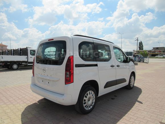 BÜYÜKSOYLU'DAN 2026 MODEL SIFIR OPEL COMBO 1.5 D ESENTİAL 130 HP