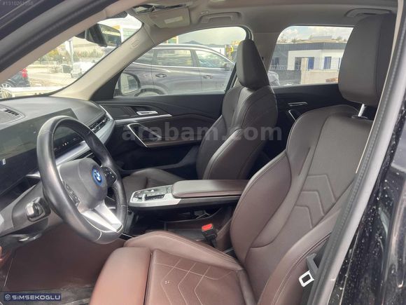 ŞİMŞEKOĞLU'DAN 2024 BMW İX1 HATASIZ TRAMERSİZ MOCHA DERİ %20 KDV