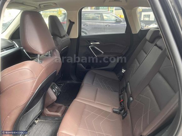ŞİMŞEKOĞLU'DAN 2024 BMW İX1 HATASIZ TRAMERSİZ MOCHA DERİ %20 KDV