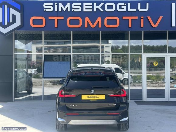 ŞİMŞEKOĞLU'DAN 2024 BMW İX1 HATASIZ TRAMERSİZ MOCHA DERİ %20 KDV
