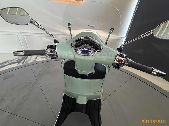 DERMAN AUTO HATASIZ 70KM DE VESPA GTS250 MİNT YEŞİL ÇANTALI