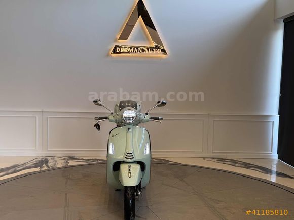 DERMAN AUTO HATASIZ 70KM DE VESPA GTS250 MİNT YEŞİL ÇANTALI