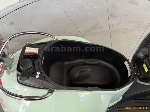 DERMAN AUTO HATASIZ 70KM DE VESPA GTS250 MİNT YEŞİL ÇANTALI