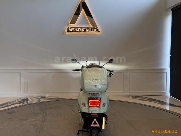 DERMAN AUTO HATASIZ 70KM DE VESPA GTS250 MİNT YEŞİL ÇANTALI