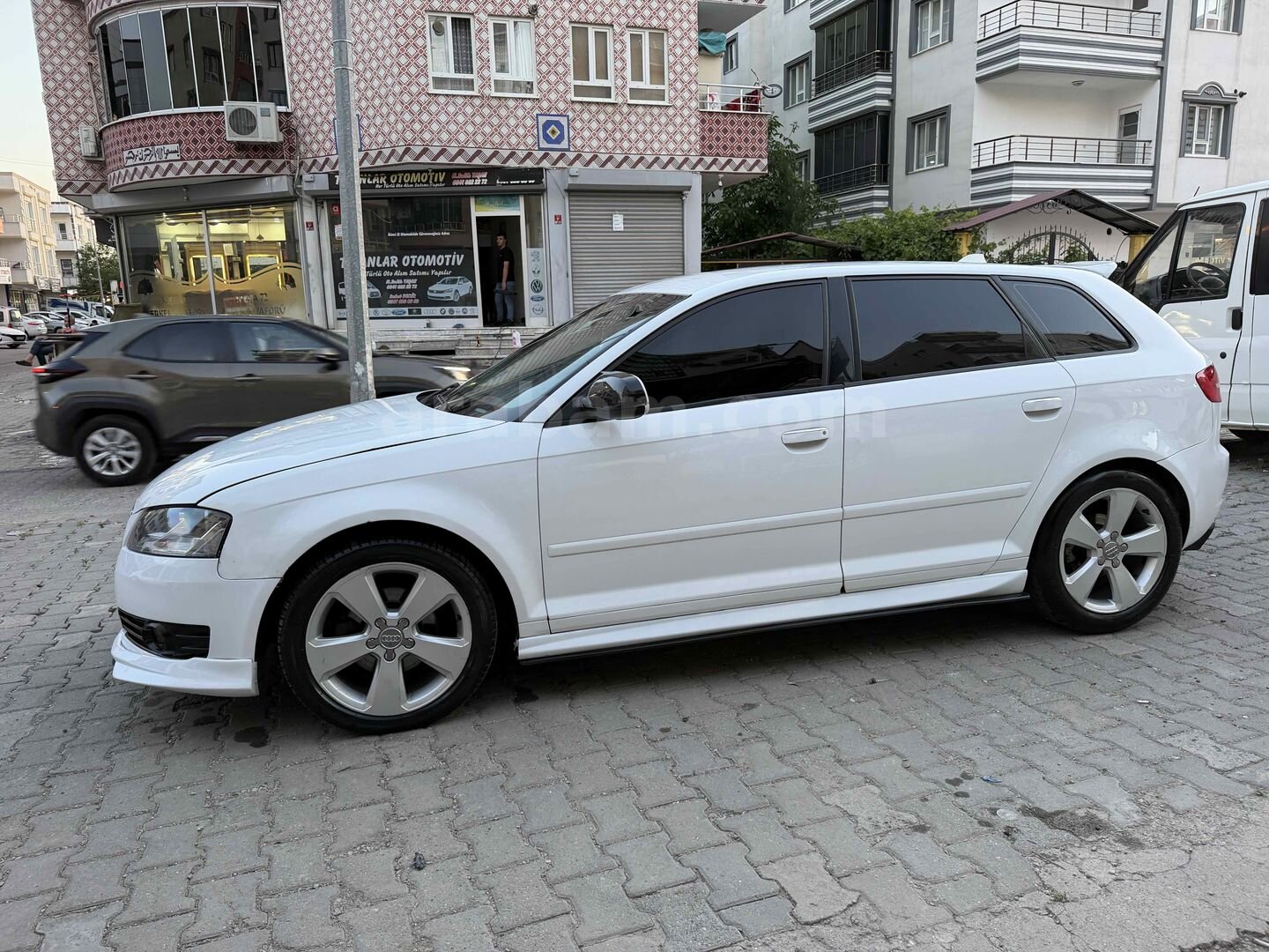 Galeriden Audi A3 Sportback 1.6 Ambiente 2012 Model Batman 360.000 km Beyaz 3