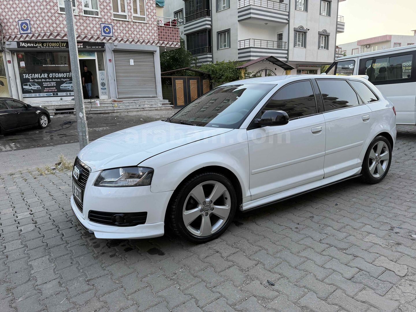 Galeriden Audi A3 Sportback 1.6 Ambiente 2012 Model Batman 360.000 km Beyaz 1