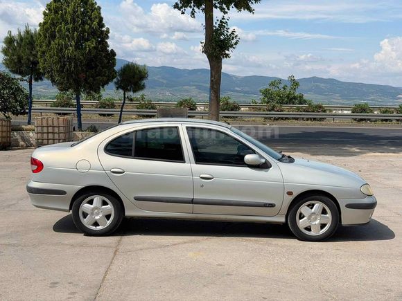 Galeriden Renault Megane 1.6 RXi 2001 Model 