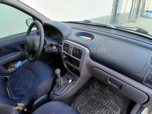 Sahibinden Renault Clio 1.4 RNA 2000 Model