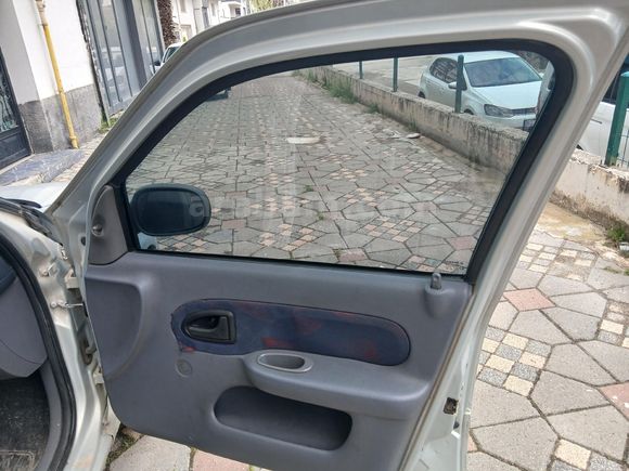 Sahibinden Renault Clio 1.4 RNA 2000 Model