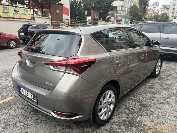 TOYOTA AURİS İLK ELDEN YETKILI SERVIS BAKIMLI 145 000 KM ORJINAL