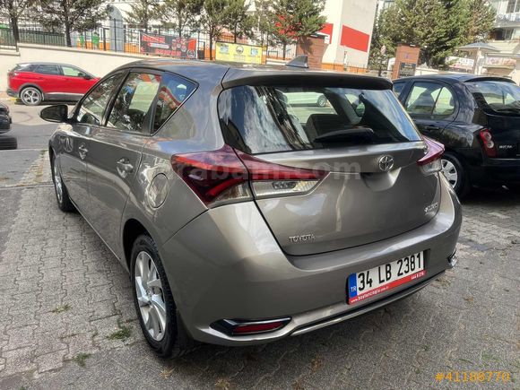 TOYOTA AURİS İLK ELDEN YETKILI SERVIS BAKIMLI 145 000 KM ORJINAL