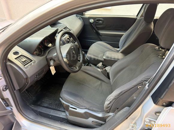 2005 MODEL MEGANE 1.4 16 VALF HB BENZİNLİ KLİMALI TERTEMİZ
