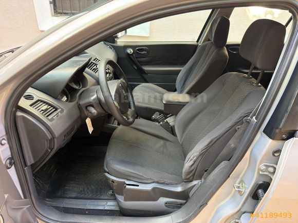 2005 MODEL MEGANE 1.4 16 VALF HB BENZİNLİ KLİMALI TERTEMİZ
