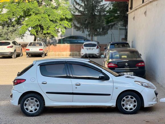 2011 model. 206+. Cam gıbı 