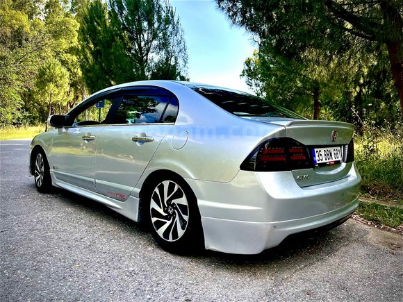 Sahibinden Honda Civic 1.6 Premium 2006 Model  272.000 km Gri (Gümüş)