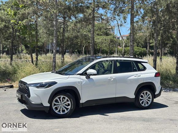 2024 MODEL TOYOTA CROSS FLAME X PACK SERVİS BAKIMLI CAM TAVAN