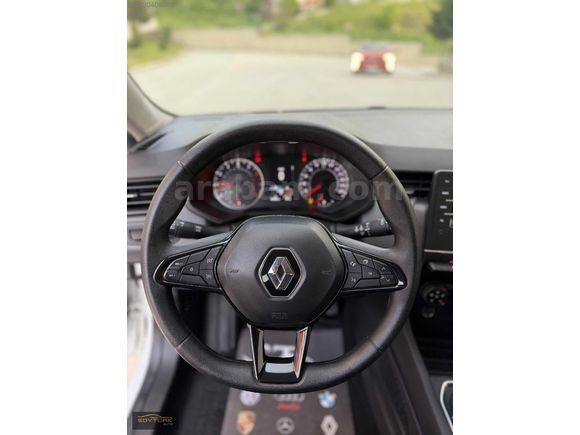 2023 RENAULT CLİO JOY HATASIZ BOYASIZ KARTA 12 TAKSİT