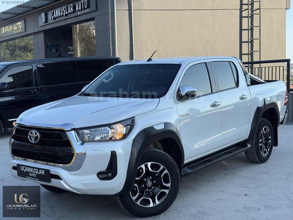 2023 ÇIKIŞLI TOYOTA HİLUX 4X2 ADVENTURE OTOMATİK HATASIZZ