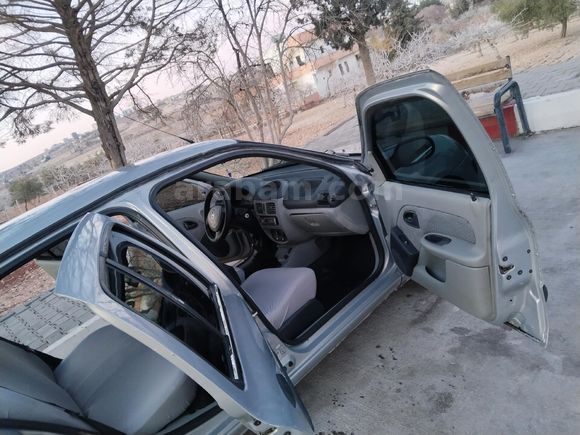 Sahibinden Renault Clio 1.4 Alize 2006 Model  110.000 km Füme