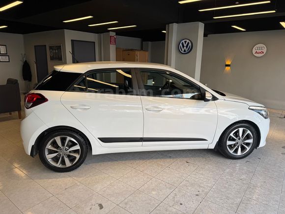 EA AUTO'DAN BOYASIZ DEĞİŞENSİZ 2016 MODEL OTOMATİK 92.000 KM
