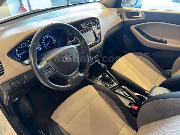 EA AUTO'DAN BOYASIZ DEĞİŞENSİZ 2016 MODEL OTOMATİK 92.000 KM
