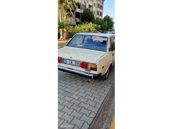 Kasası dik, ayağını yerden keser