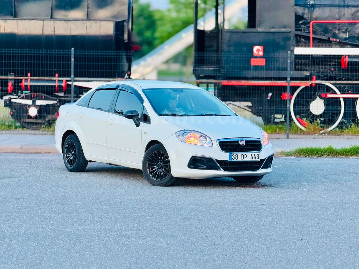 Galeriden Fiat Linea 1.3 Multijet Pop 2012 Model Kayseri 240.000 km Beyaz 3