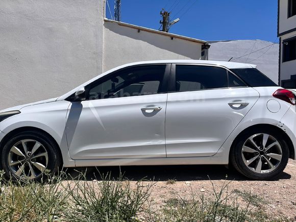 Sahibinden Hyundai i20 1.2 MPI Style 2015 Model