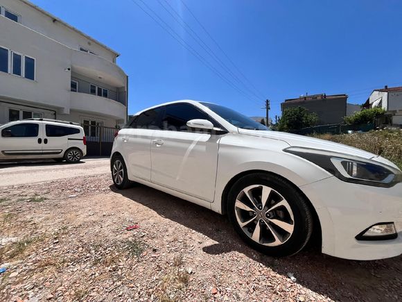 Sahibinden Hyundai i20 1.2 MPI Style 2015 Model