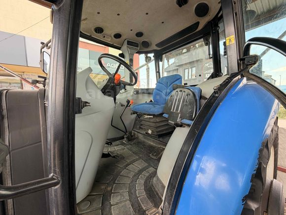 Galeriden New Holland TD90D Van