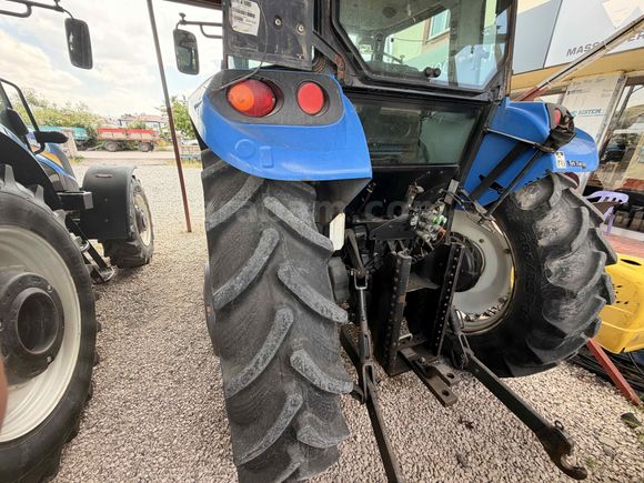 Galeriden New Holland TD90D Van