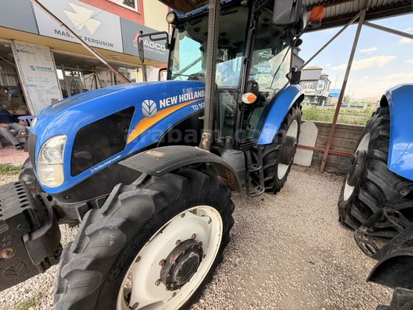 Galeriden New Holland TD90D Van