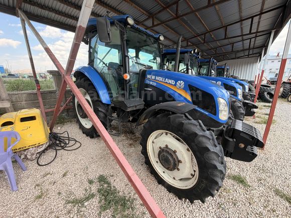 Galeriden New Holland TD90D Van
