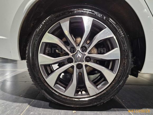 MAİS İZMİR Megane Sedan 1.3 TCe Icon EDC