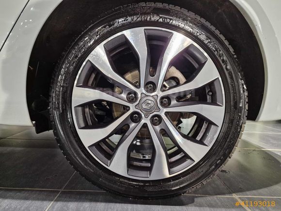 MAİS İZMİR Megane Sedan 1.3 TCe Icon EDC