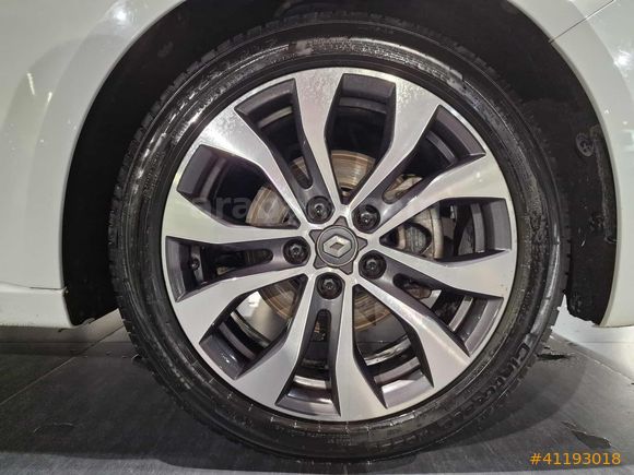 MAİS İZMİR Megane Sedan 1.3 TCe Icon EDC
