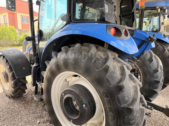 Galeriden New Holland TD90D Van
