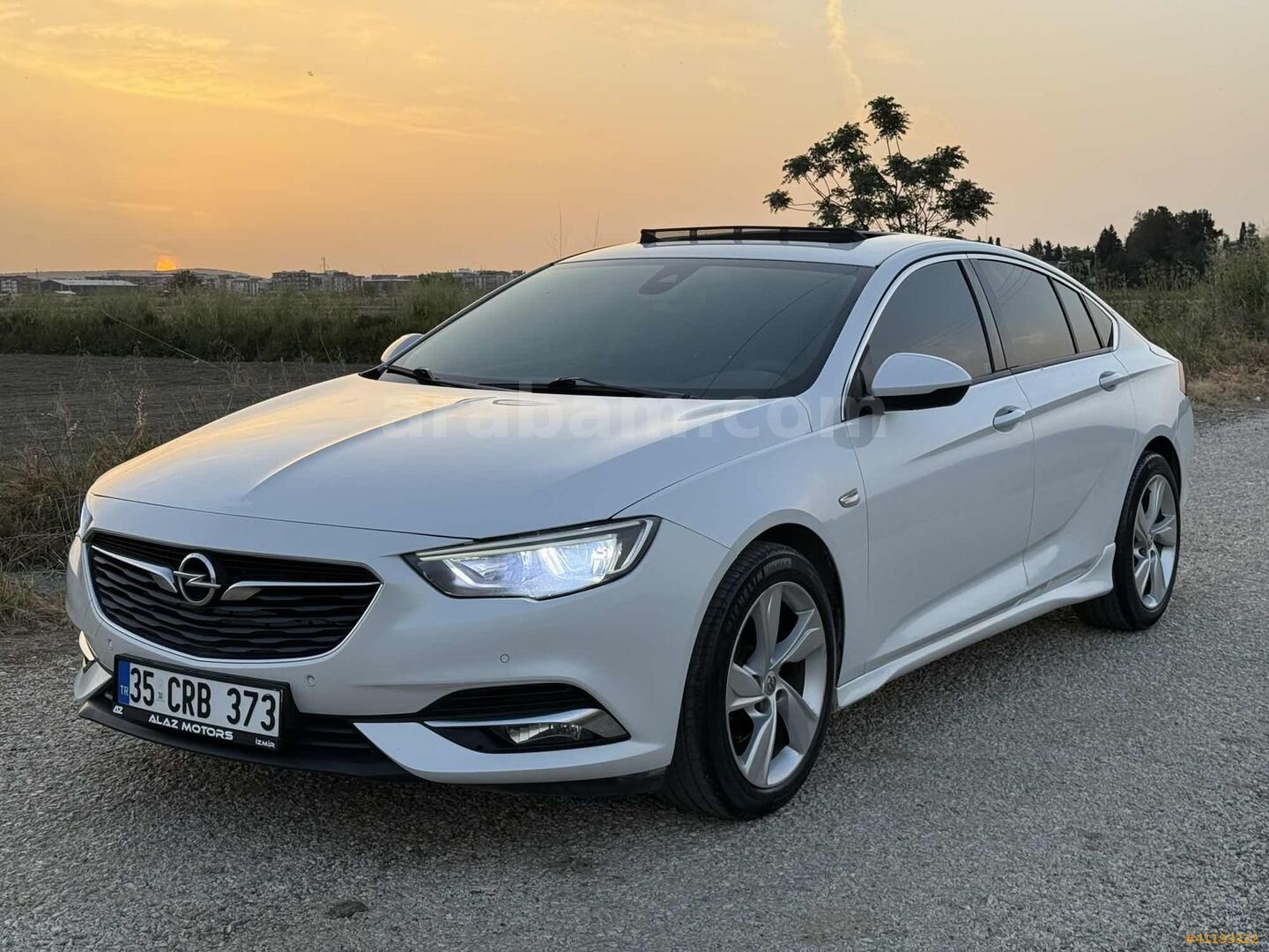 Galeriden Opel Insignia 1.6 CDTI Grand Sport Enjoy 2018 Model İzmir 108.000 km Beyaz 3