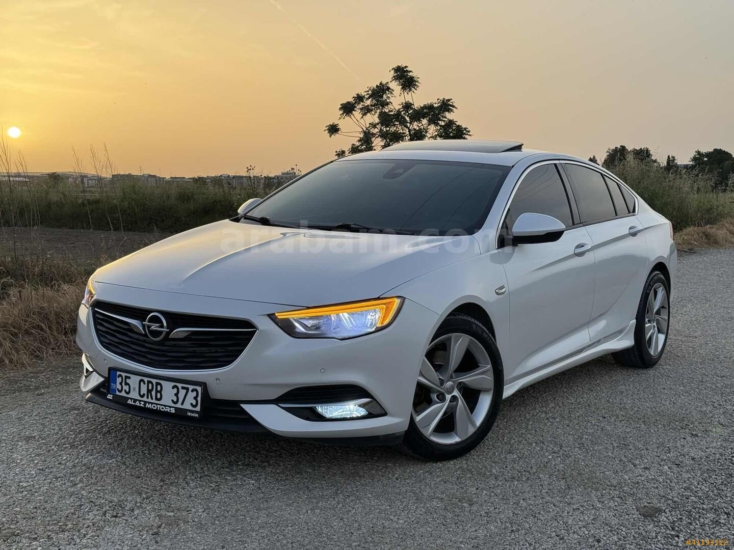 Galeriden Opel Insignia 1.6 CDTI Grand Sport Enjoy 2018 Model İzmir 108.000 km Beyaz 1