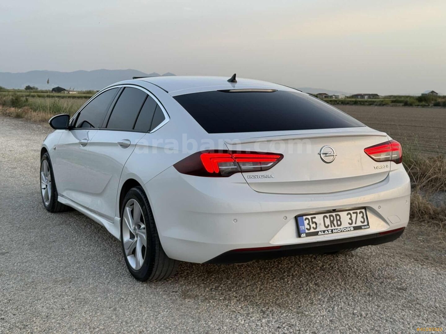 Galeriden Opel Insignia 1.6 CDTI Grand Sport Enjoy 2018 Model İzmir 108.000 km Beyaz 4