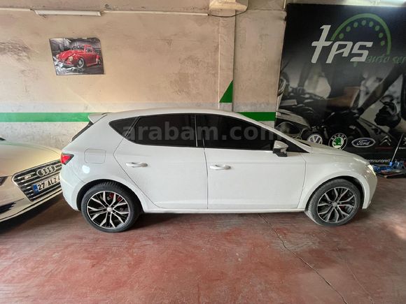 SAHİBİNDEN.   SEAT LEON 1.6 TDI CR STYLE 2013 MODEL.    PLAKA 27 BRT 50. KESİNLİKLE AĞIR HASARI YOKTUR.SAYFANIN EN DİP FİYATIDIR. PAZARLIK MEVCUTTUR.