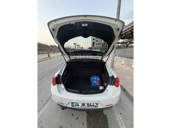 ACİLL SATILIK !!! Tertemiz Alfa Romeo Giulietta 1.6 JTD Distinctive 2013 Model 