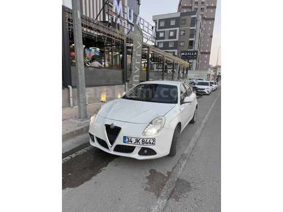 ACİLL SATILIK !!! Tertemiz Alfa Romeo Giulietta 1.6 JTD Distinctive 2013 Model 