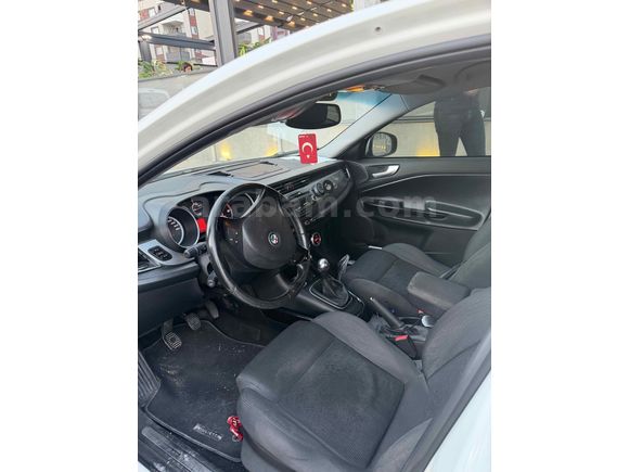 ACİLL SATILIK !!! Tertemiz Alfa Romeo Giulietta 1.6 JTD Distinctive 2013 Model 