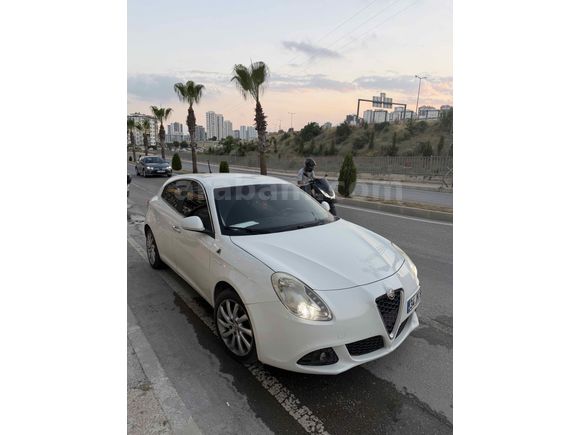 ACİLL SATILIK !!! Tertemiz Alfa Romeo Giulietta 1.6 JTD Distinctive 2013 Model 