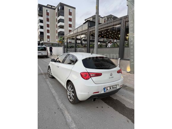 ACİLL SATILIK !!! Tertemiz Alfa Romeo Giulietta 1.6 JTD Distinctive 2013 Model 