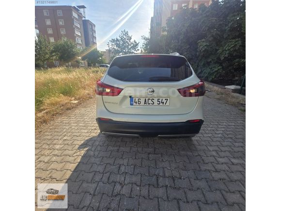 2018 ÇIKIŞLI CAM TAVAN 1.6 DİZEL OTOMATİK