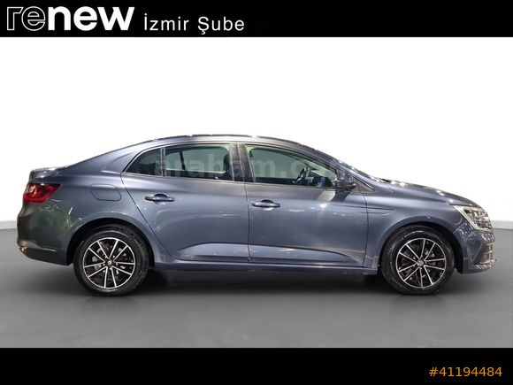 Galeriden Renault Megane 1.3 TCe Joy 2024 Model İzmir 28.529 km